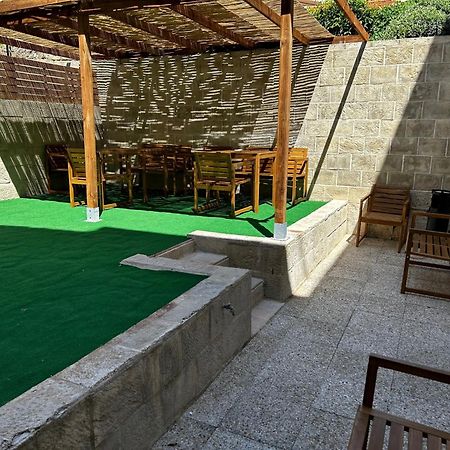 Bohobos Hostel อองทีบส์ ภายนอก รูปภาพ