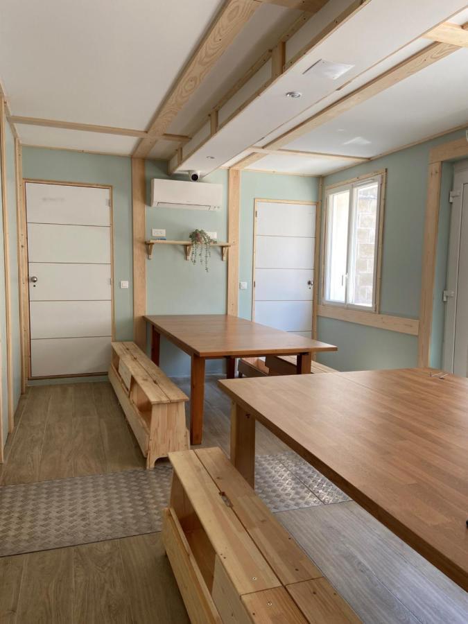 Bohobos Hostel อองทีบส์ ภายนอก รูปภาพ
