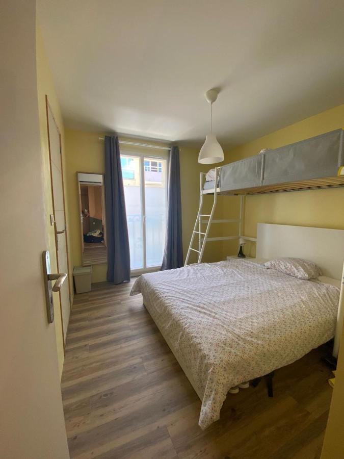 Bohobos Hostel อองทีบส์ ภายนอก รูปภาพ