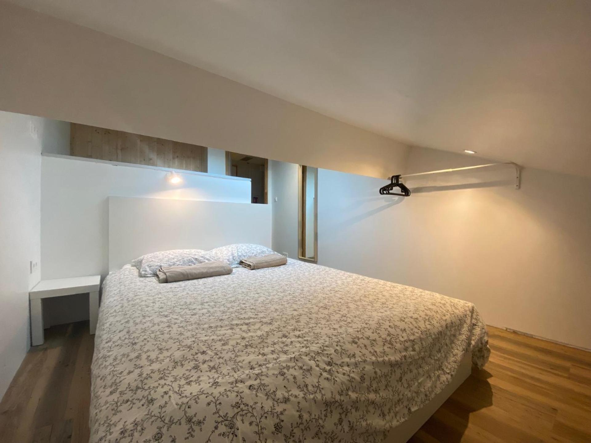 Bohobos Hostel อองทีบส์ ภายนอก รูปภาพ