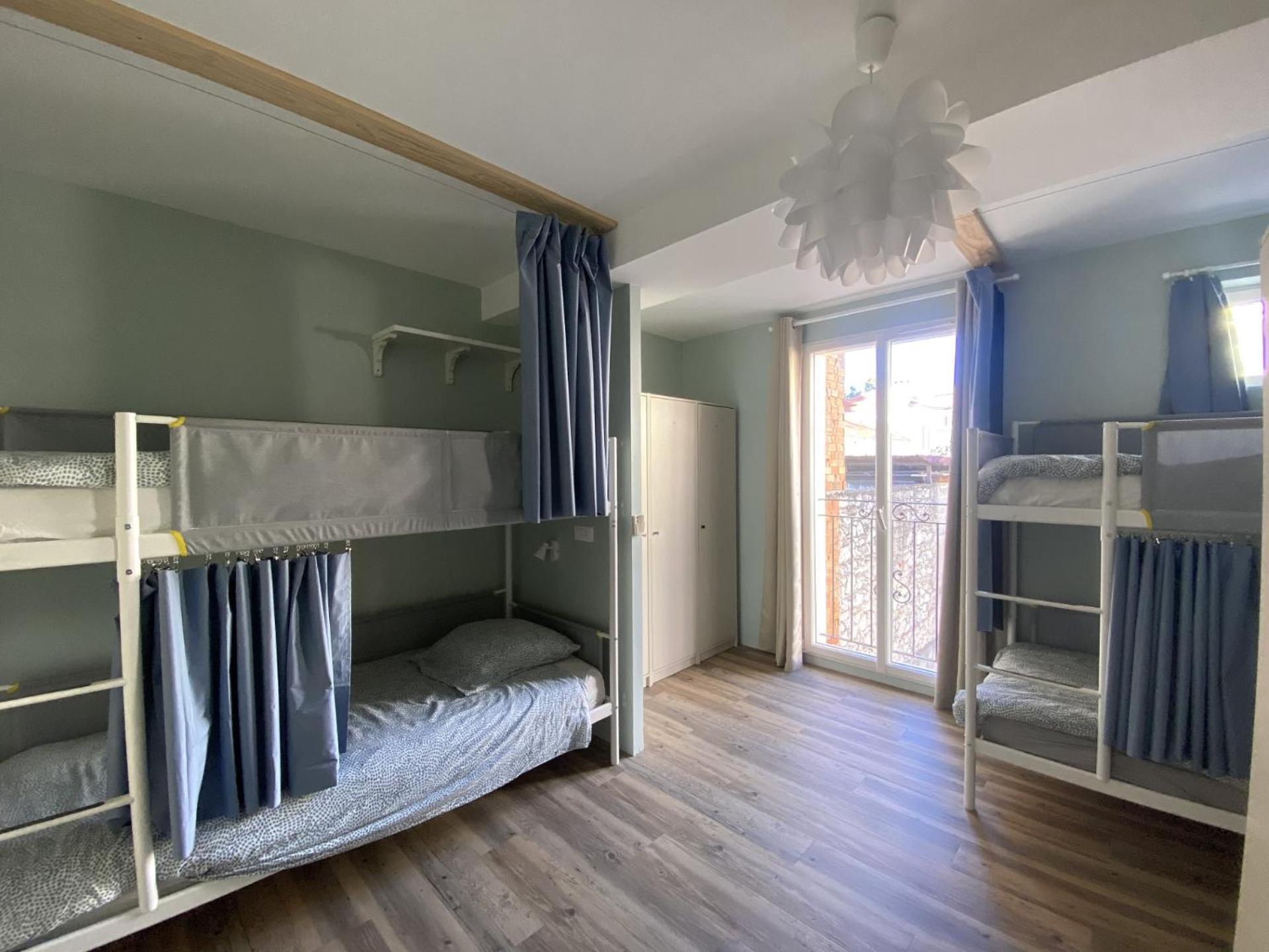 Bohobos Hostel อองทีบส์ ภายนอก รูปภาพ
