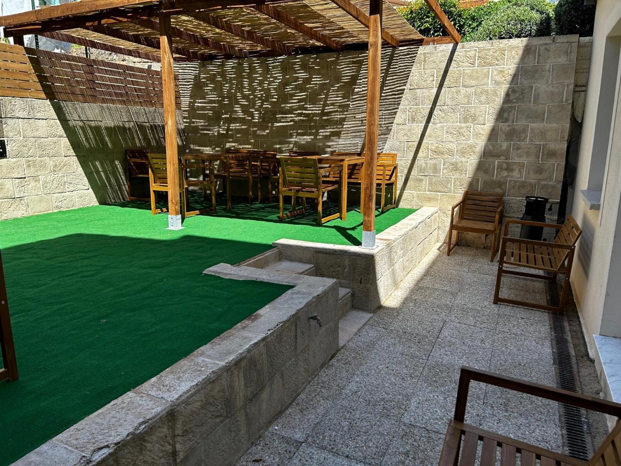 Bohobos Hostel อองทีบส์ ภายนอก รูปภาพ
