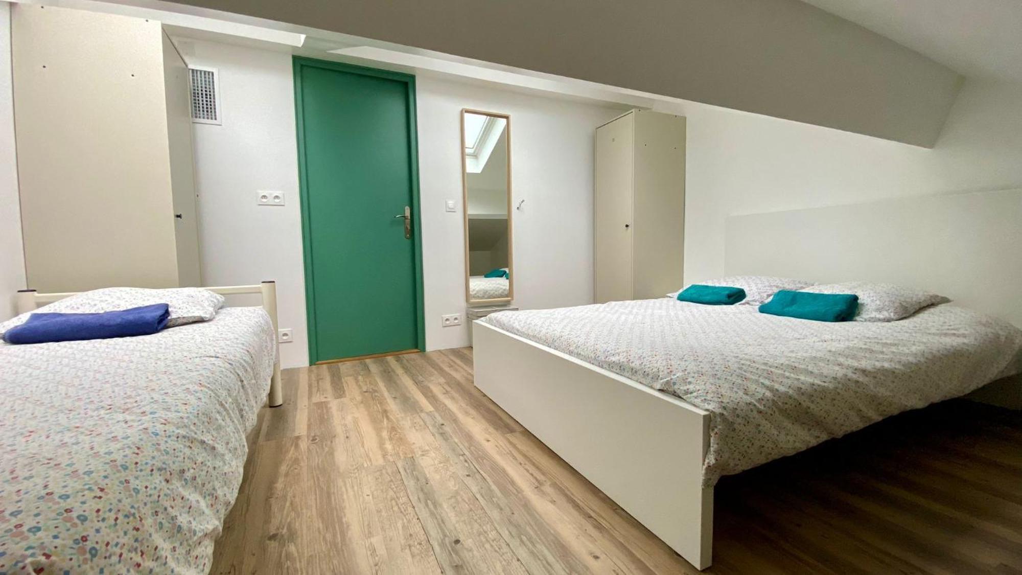 Bohobos Hostel อองทีบส์ ภายนอก รูปภาพ